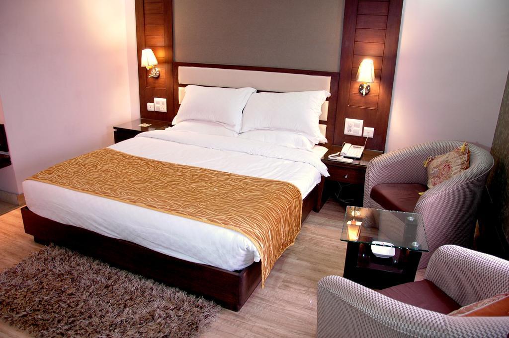 Hotel Palmdale Zirakpur Luaran gambar