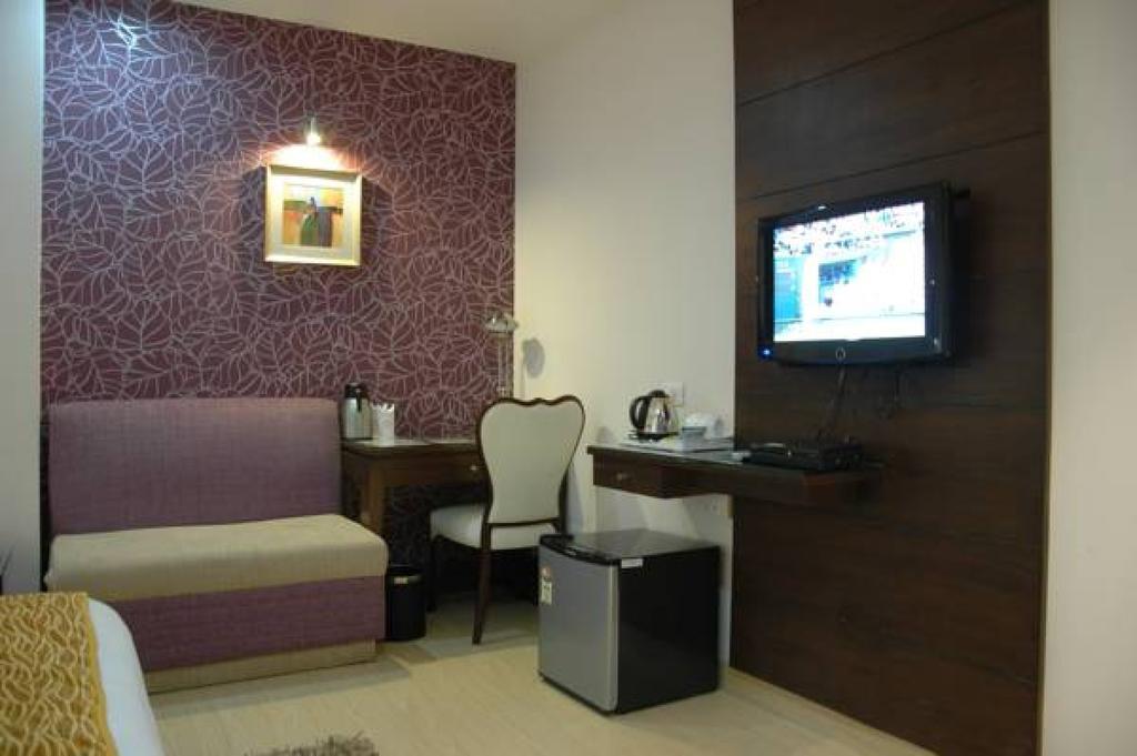 Hotel Palmdale Zirakpur Luaran gambar