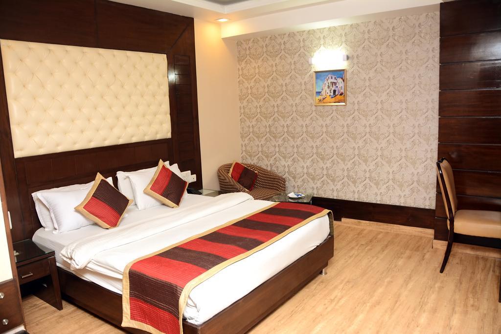 Hotel Palmdale Zirakpur Bilik gambar