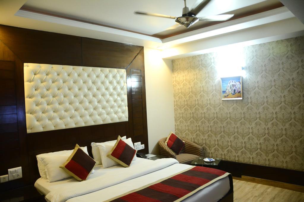 Hotel Palmdale Zirakpur Bilik gambar